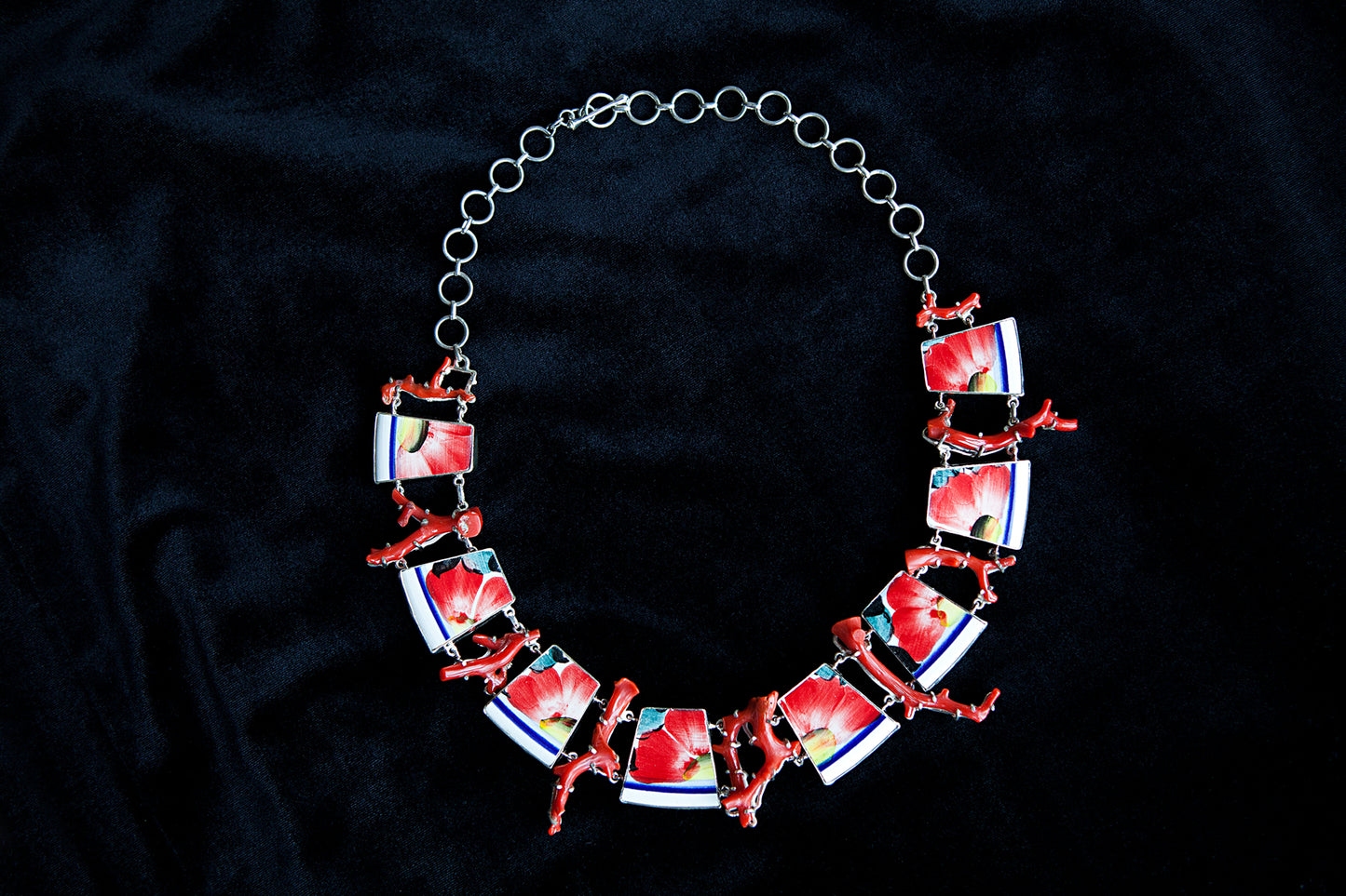 Necklace with red coral and red pottery